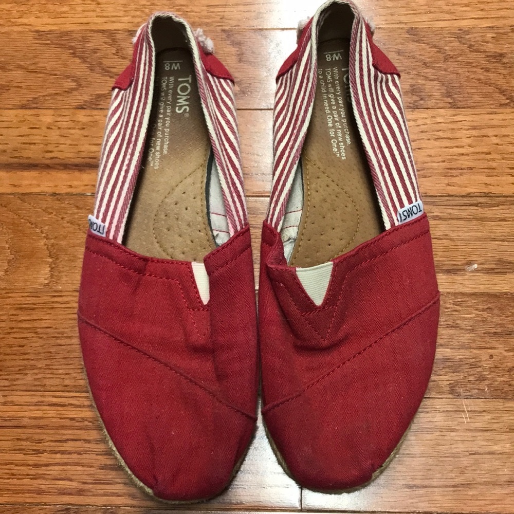 Red toms size 8